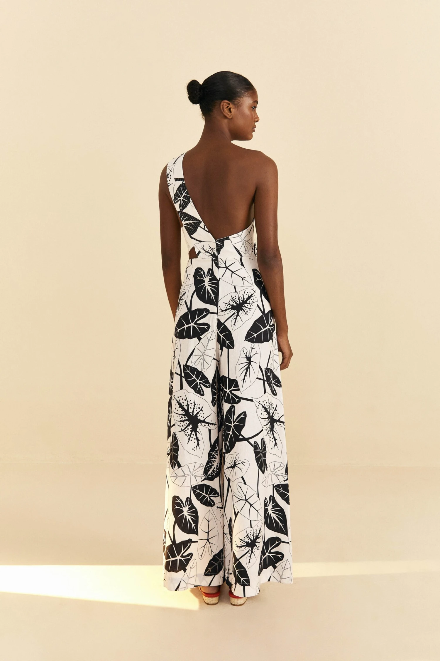 Farm Rio Off-White Graphic Leaves Jumpsuit 5 Farm Rio Off-White Graphic Leaves Jumpsuit - Image 4