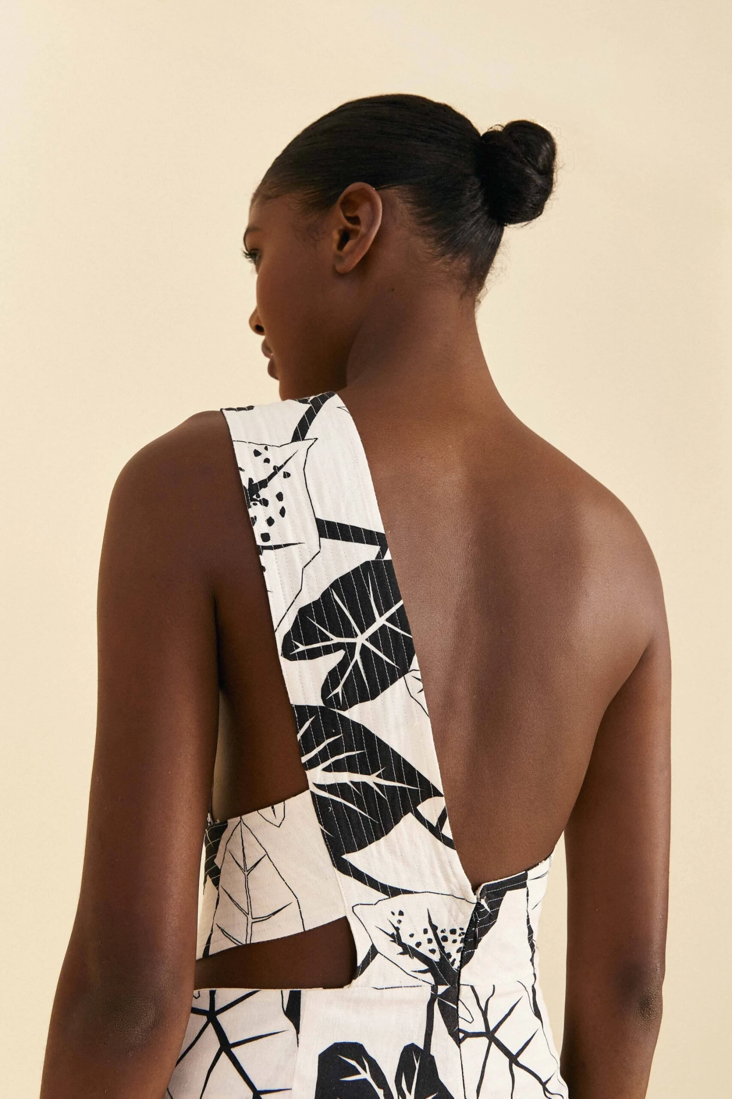 Farm Rio Off-White Graphic Leaves Jumpsuit 6 Farm Rio Off-White Graphic Leaves Jumpsuit - Image 5