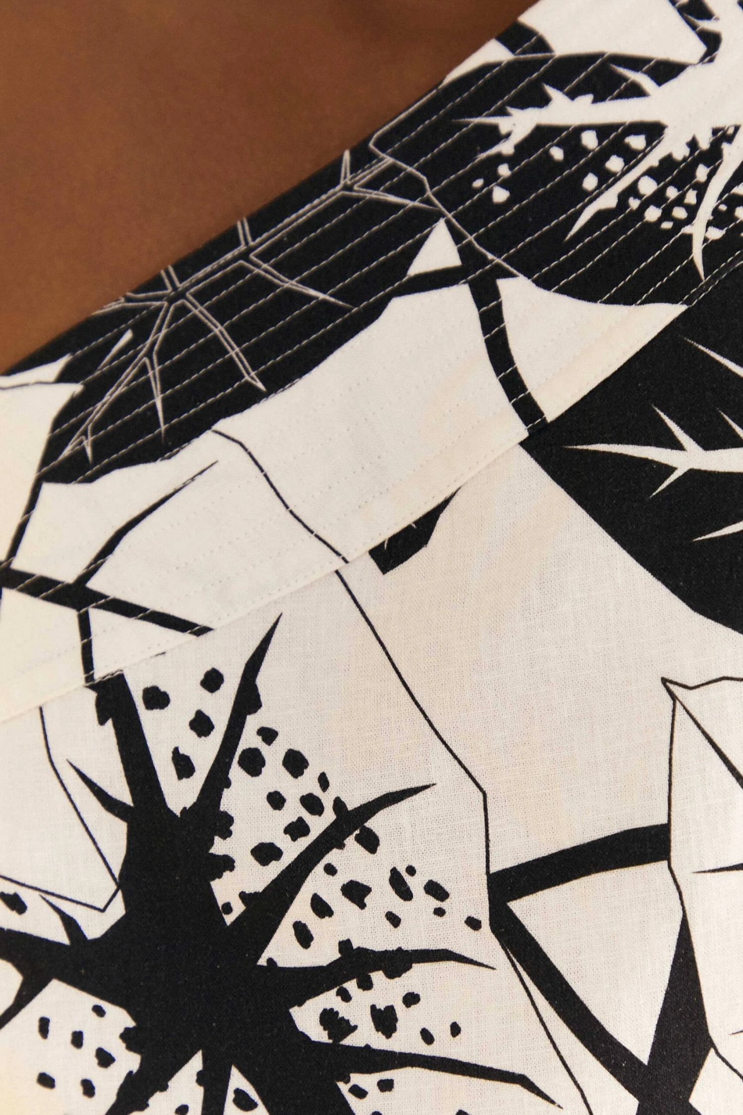 Farm Rio Off-White Graphic Leaves Jumpsuit 7 Farm Rio Off-White Graphic Leaves Jumpsuit - Image 6